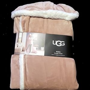 Ugg Avery hooded throw blanket 50x70 pink